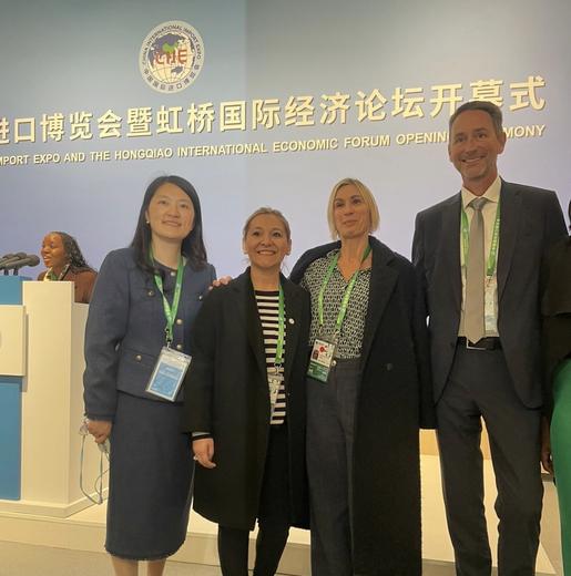 Junto a autoridades de UNCTAD · China International Import Expo (CIIE), Shanghái